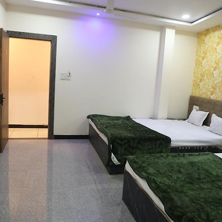 Hotel Somnath Inn ウッジャイン 部屋 写真