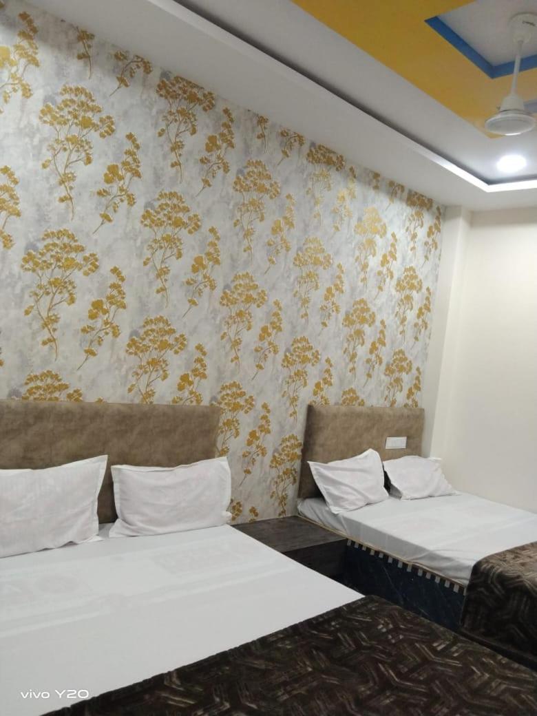Hotel Somnath Inn ウッジャイン エクステリア 写真