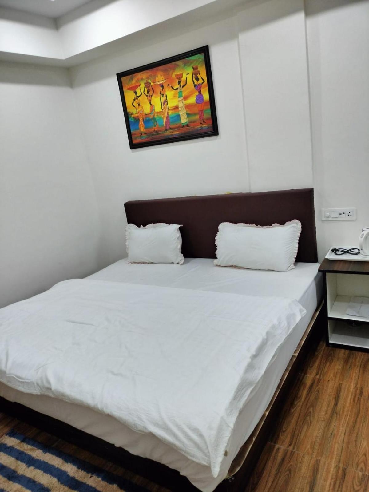 Hotel Somnath Inn ウッジャイン エクステリア 写真
