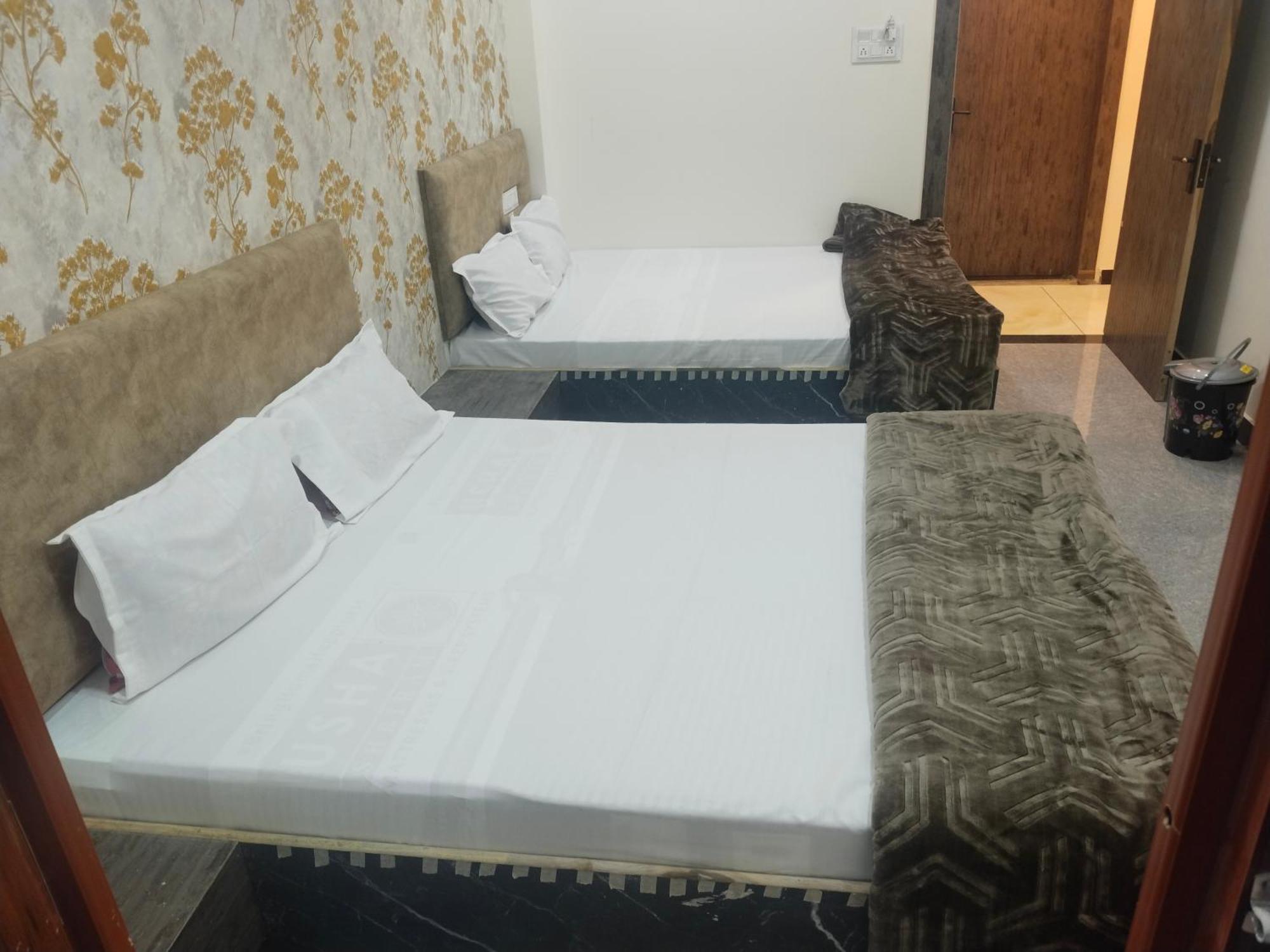 Hotel Somnath Inn ウッジャイン エクステリア 写真