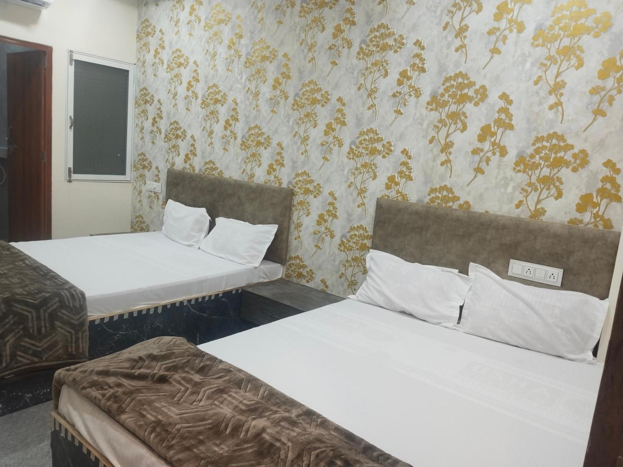 Hotel Somnath Inn ウッジャイン エクステリア 写真